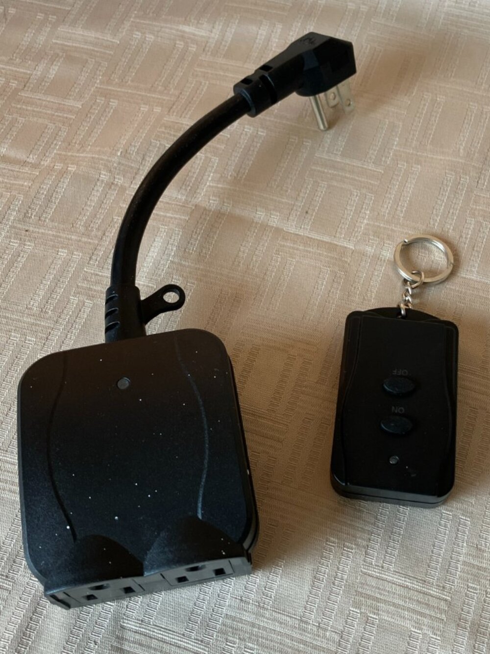 Utilitech Outdoor Wireless Remote Control Outlet 0357410 Plug Set, Tested/Works
